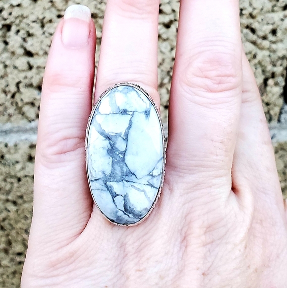 New Howlite 925 Silver Statement Ring. - Picture 11 of 12